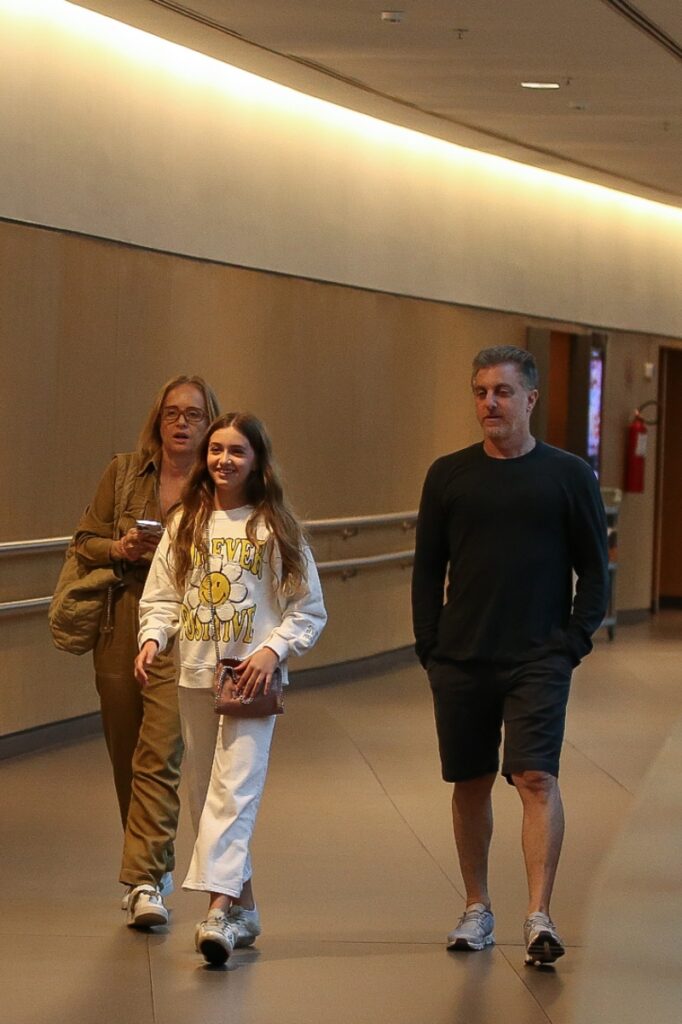 Luciano Huck, Angélica e Eva no shopping