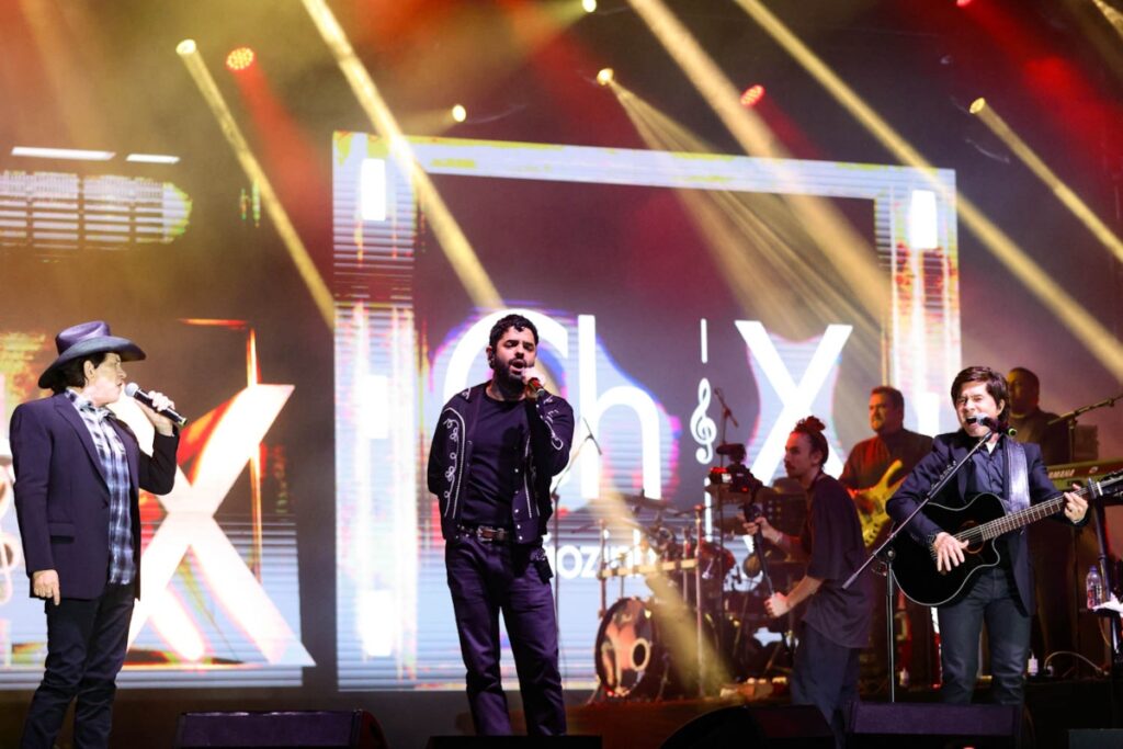 Lucas Fresno canta com Chitãozinho e Xororó
