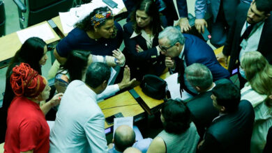 Câmara aprova PEC que perdoa multas e cotas raciais de partidos