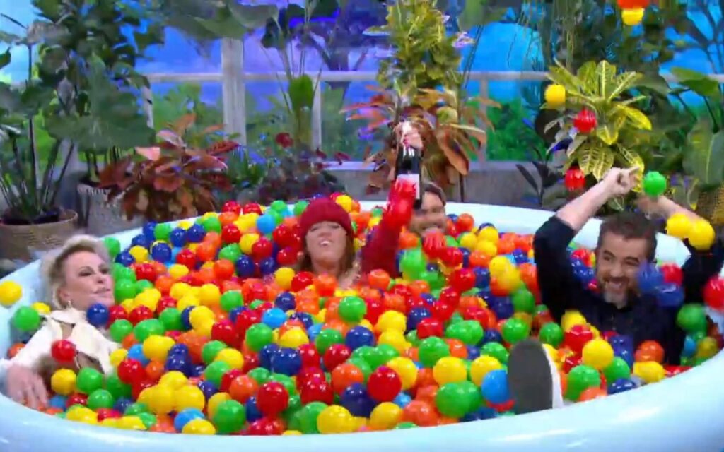 Tati Machado vai mesmo pular pelada na piscina de Ana Maria Braga?