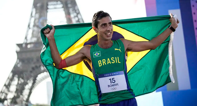 Caio Bonfim fatura prata inédita para o Brasil na marcha atlética