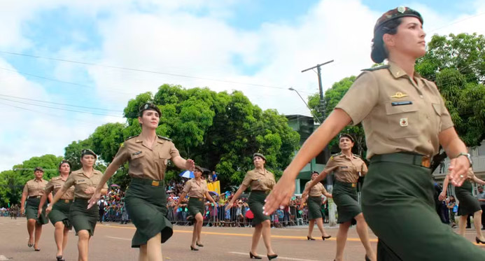Governo publica regras para o alistamento militar feminino aos 18 anos; veja como será