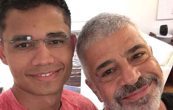 Clebson Teixeira e Lulu Santos abraçadinhos