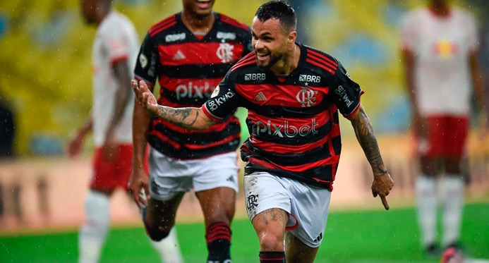 Michael tem impacto imediato e levanta astral do Flamengo