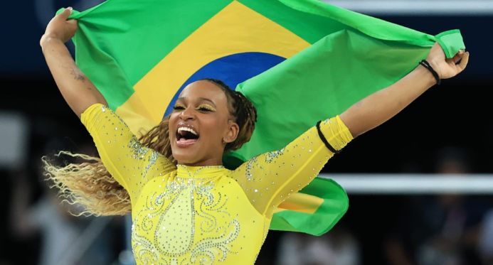 Paris 2024: Rebeca Andrade brilha e conquista prata no individual geral da ginástica