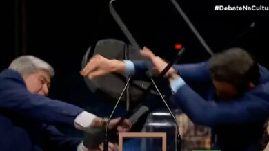 Datena ataca Marçal com cadeira durante debate na TV Cultura