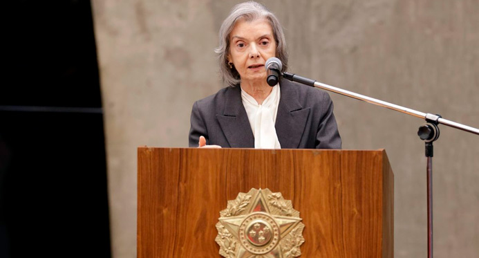 Cármen Lúcia pede que eleitores compareçam às urnas no domingo