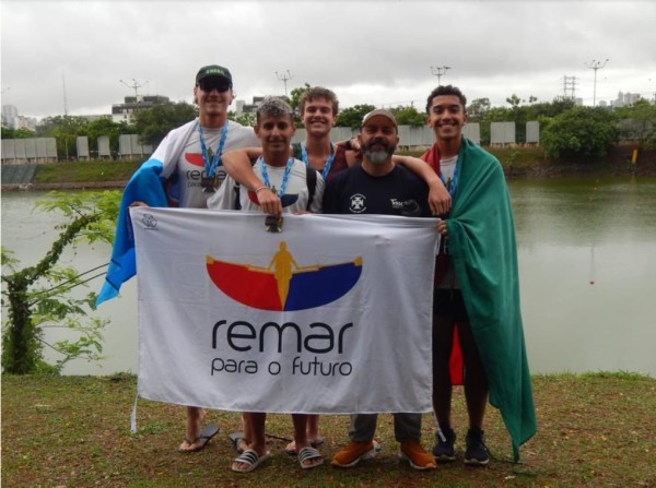 Esta foi a última foto da equipe de remo, postada momentos antes da tragédia; 9 pessoas morreram