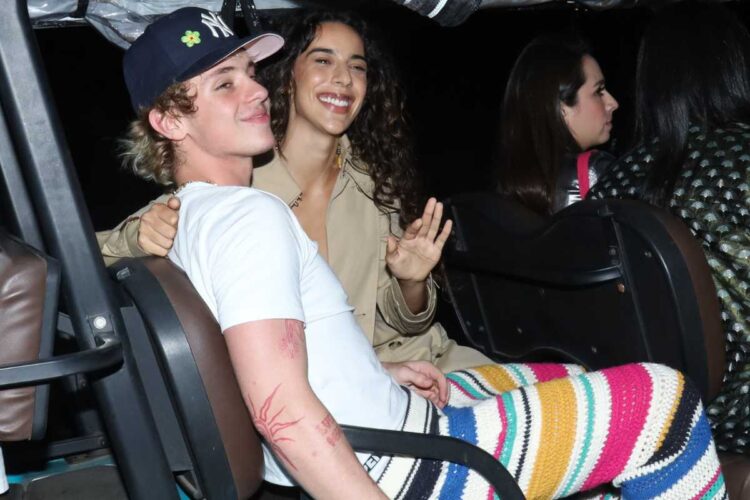 Juliano Floss e Marina Sena juntos após desfile da SPFW