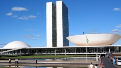 Pacote que limita poder de ministros do STF avança no Congresso após ofensiva de bolsonaristas e centrão