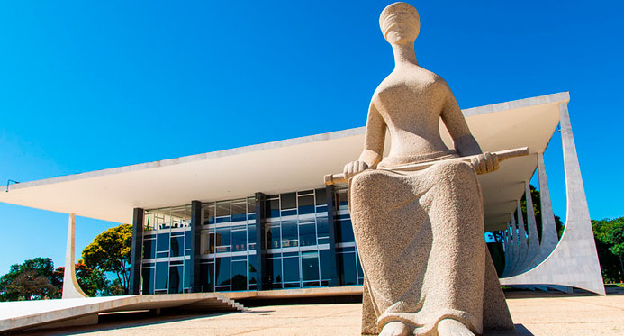 STF mantém decisão que retém passaporte de Bolsonaro