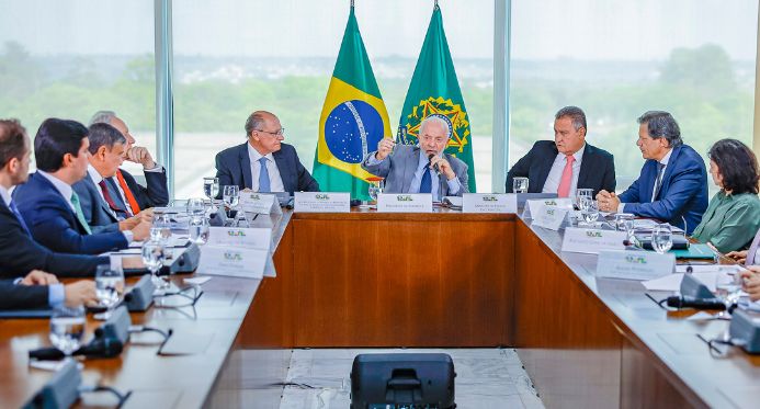 “Tem muita gente gastando o que não tem", alerta Lula sobre bets