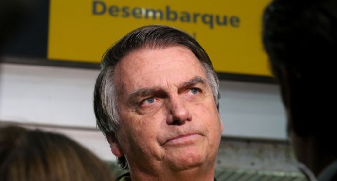 Bolsonaro admite pedir refúgio em embaixada para evitar prisão por trama golpista