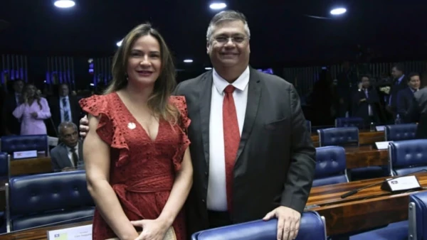 Flavio Dino vai se casar com Daniela Lima e convida o presidente Lula
