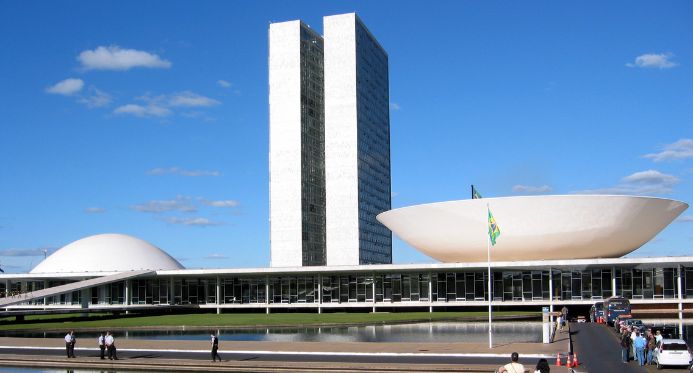 Lira anuncia Hugo Motta como candidato à presidência da Câmara