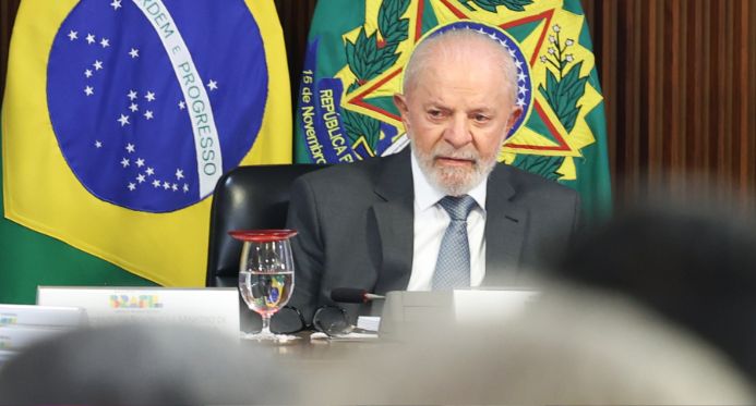 Lula diz que vencerá mercado financeiro outra vez e cobra a participação dos Poderes em cortes