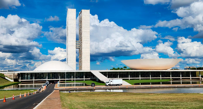 PEC do fim da escala 6x1 atinge assinaturas necessárias para ser protocolada