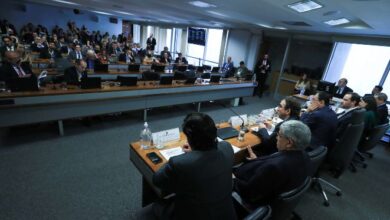 CCJ do Senado isenta armas e refrigerante e altera reforma tributária