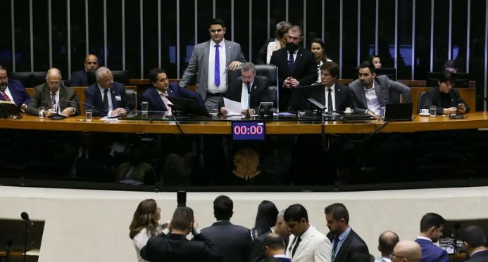 Câmara aprova novo tipo de prisão em flagrante que prevê reconhecimento por vídeo e foto