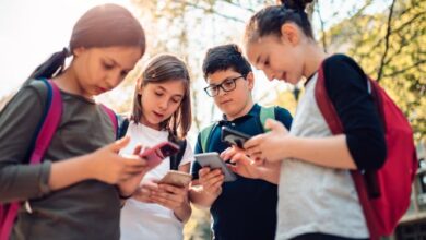 Câmara aprova projeto que restringe uso de celular em escolas