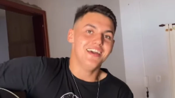 Cantor sertanejo perde a vida em grave acidente; o carro bateu em uma árvore e pegou fogo