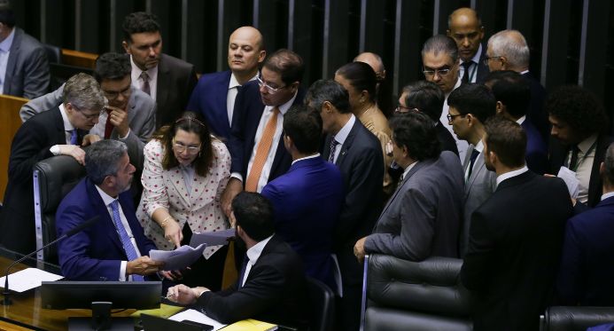 Congresso aprova PEC de corte de gastos e abre caminho para promulgação