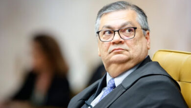 Dino suspende pagamento de R$ 4,2 bilhões em emendas