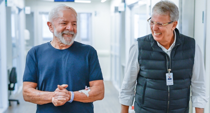 "Estou firme e forte", diz Lula após deixar UTI