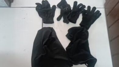 Luvas e capuzes usados pelos bandidos