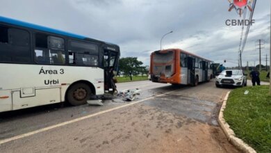 Fotos: engavetamento envolvendo três ônibus deixa várias vítimas, inclusive uma criança