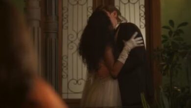Beijão de Beatriz e Beto na frente de Bia