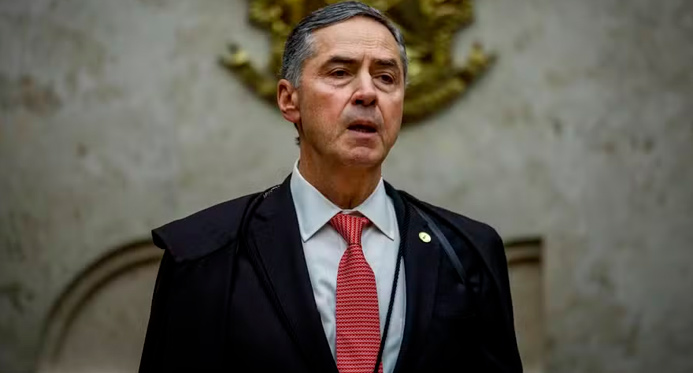 Inquérito das fake news teve “singularidades” e 2025 terá “mar agitado”, diz Barroso