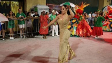 Isabelle Nogueira no minidesfile da Grande Rio