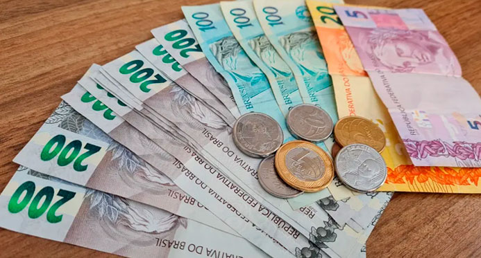 LDO, aprovada pelo Congresso, prevê salário-mínimo de R$ 1.502 em 2025