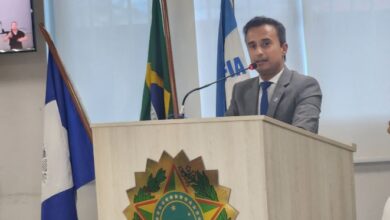 Prefeito, vice e vereadores eleitos em Linhares são diplomados em cerimônia na Câmara