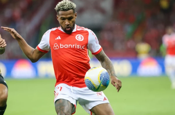 Wesley perde o pai em grave acidente de moto; jogador recebeu o apoio dos fãs nas redes sociais