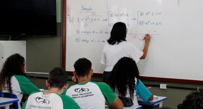 Deputado quer multar quem atrapalhar aulas no ES