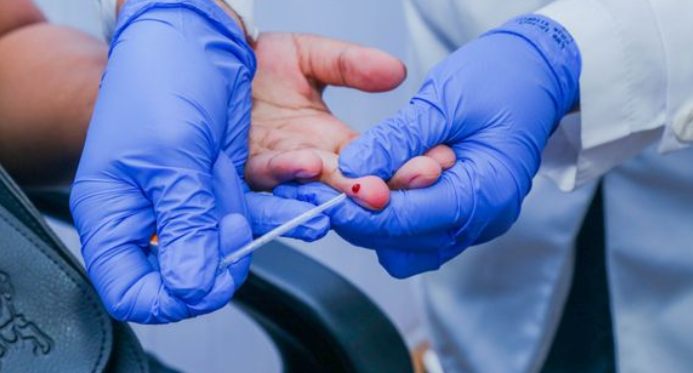 ES recebe 268,4 mil testes rápidos inéditos para diagnóstico de dengue