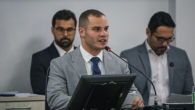 Jovem advogado toma posse como vereador e irá presidir a CCJ da Câmara de Linhares