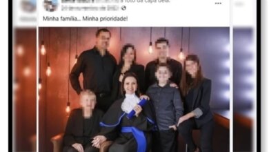 Mulher acusada de envenenar a farinha do bolo que matou 3 parentes de seu esposo posou com a família nas redes: ‘Minha prioridade’