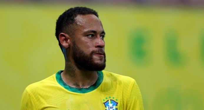 Neymar retorna ao Santos após 12 anos fora do clube