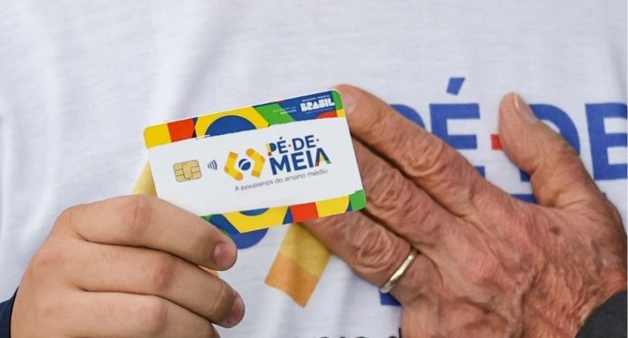 Pé-de-Meia não vai ser interrompido, diz Haddad