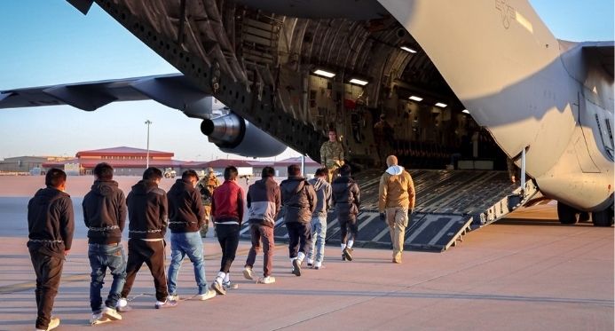 Primeiro voo com brasileiros deportados por Trump chega hoje