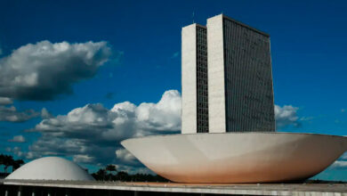 Câmara aprova pena para quem divulgar imagens de nudez geradas por IA