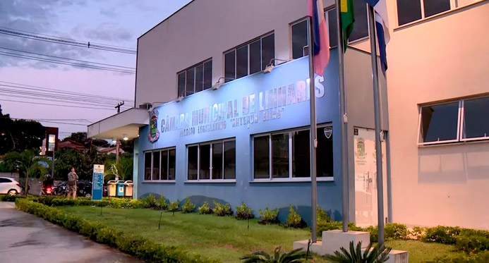 MPES determina votação de aumento de salário de vereadores em Linhares