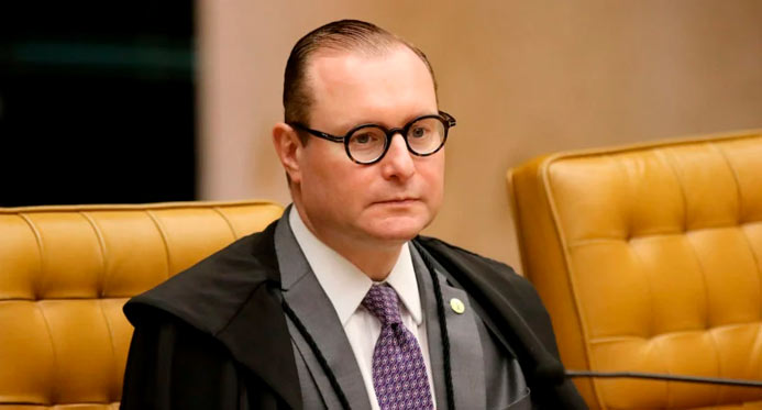 Zanin diz que não vai se declarar impedido para julgar Bolsonaro