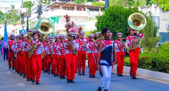 Banda de Jaguaré se apresenta no desfile de 35 anos de São Domingos do Norte
