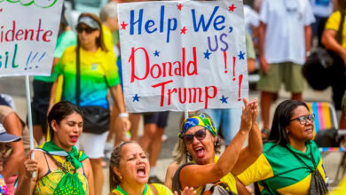 Em ato no Rio de Janeiro, Bolsonaro afirma que não fugirá do país