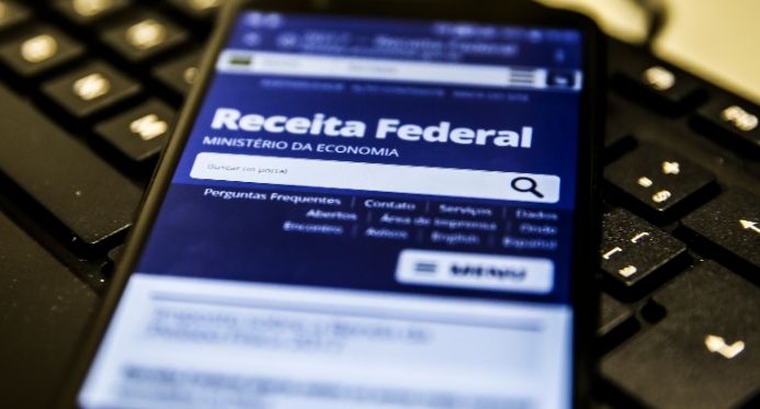 Lula assina projeto de lei da Isenção de IR para quem recebe até R$ 5 mil