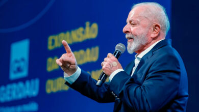 Lula fala em descobrir “ladrão que passou a mão no direito de comer ovo”